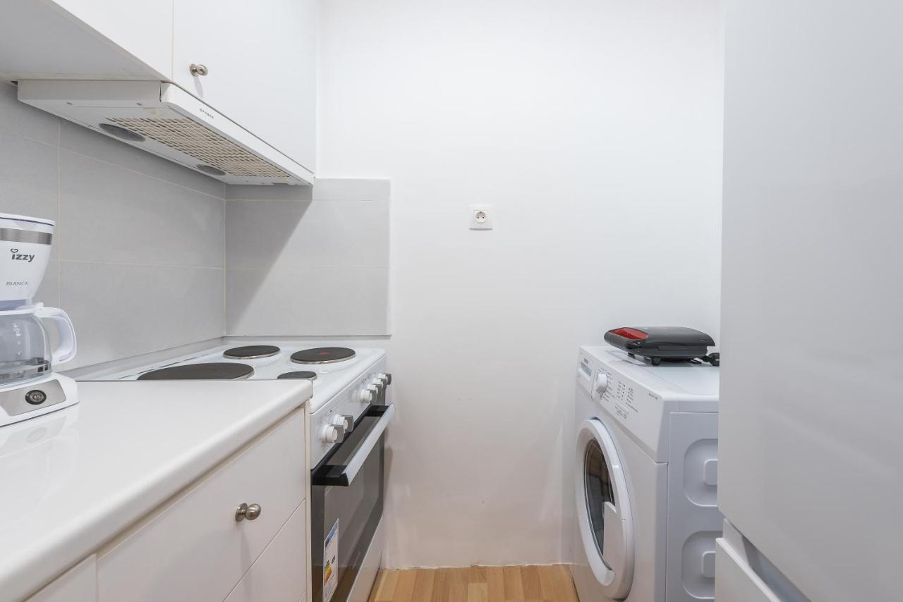 Apartment At Megaro Mousikis St Semi Basement 1Bed 2 Pers 雅典 外观 照片