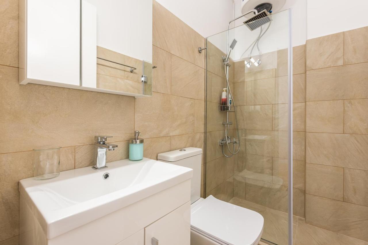 Apartment At Megaro Mousikis St Semi Basement 1Bed 2 Pers 雅典 外观 照片